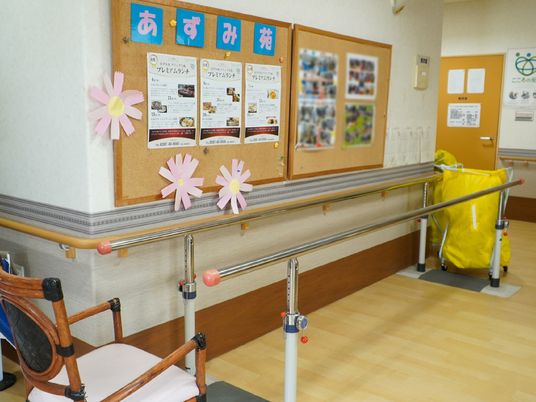 掲示物がある廊下