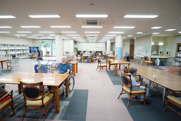 広々とした食堂の様子