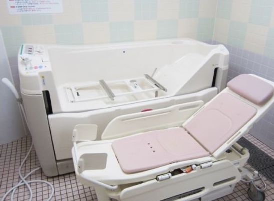 バリアフリー設計の浴室