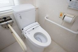 手すり付きトイレ