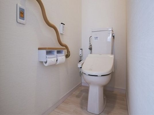 バリアフリーのトイレ空間