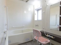バリアフリーな浴室設備
