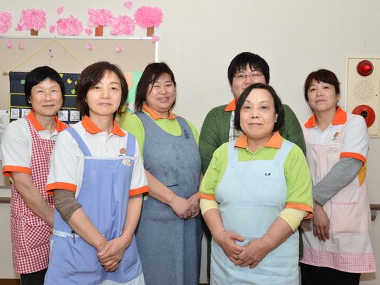 スタッフの集合写真