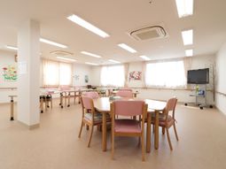 明るい食堂の様子