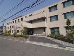 広々とした明るい外観