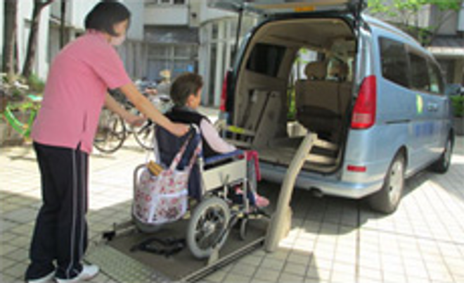リフト付き車両外観
