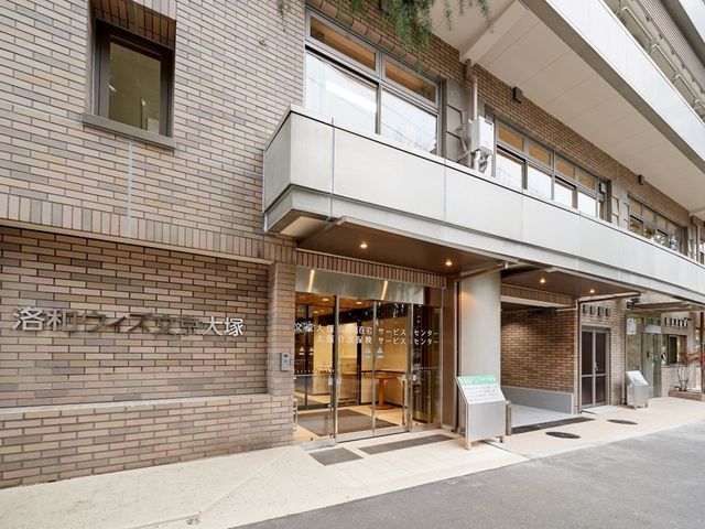 おしゃれな建物の外観 外観 整ったデザインと大きな窓が特徴的な、明るい雰囲気の建物です。働きやすい環境が整っています。