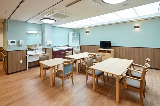 広々とした明るい部屋