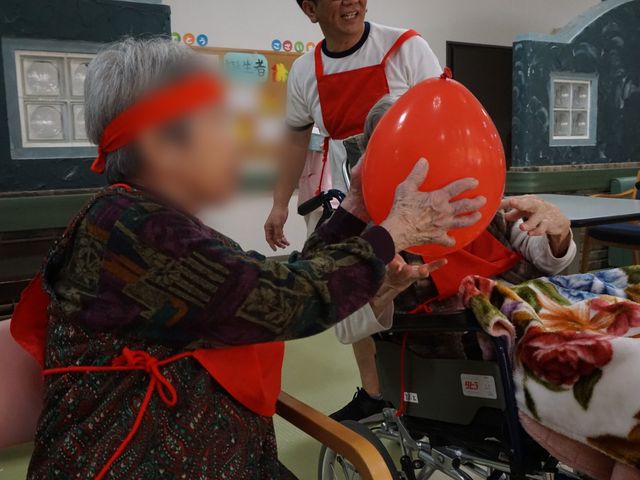 活動の様子です 多目的室 ゆったりした多目的室で、楽しみながら交流ができます。温かい雰囲気が流れています。
