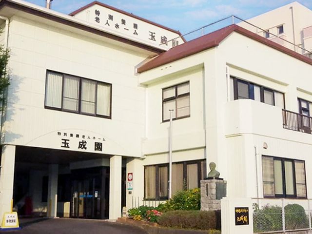 建物の外観 外観 落ち着いた佇まいの建物です。入口には歩きやすい道が整備されています。