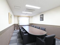 会議室の清潔な空間