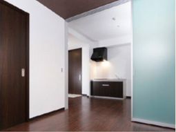 シンプルな居室の様子