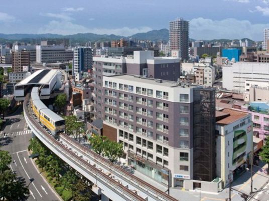 都市に佇む大型施設