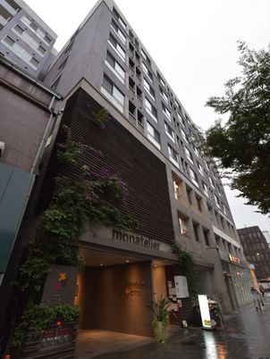 都会の建物外観