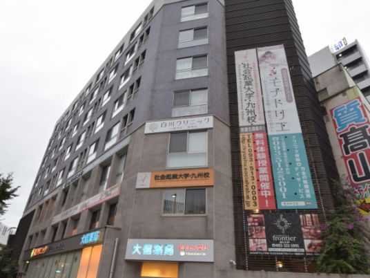 都市型施設の外観