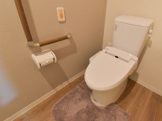 手すり付き快適トイレ