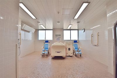 広々とした浴室