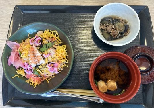 食事の盛り付け料理  
