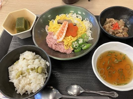 彩りの食事膳  