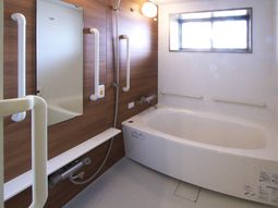 安全に配慮した浴室設備