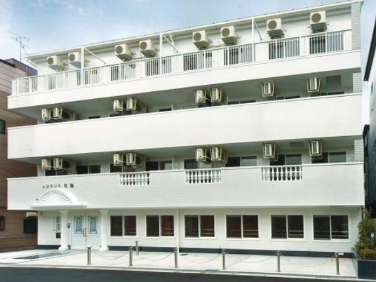 チームワークを大切にする施設外観