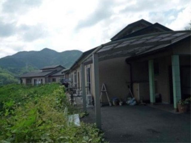 緑豊かな外観 外観２ 緑に囲まれた静かな環境です。自然の中で穏やかな日々をお過ごしいただける空間がここにあります。