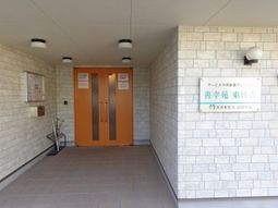 エントランスの明るい様子
