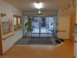 エントランスの明るい空間