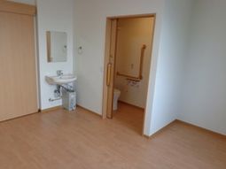 シンプルな居室の一角