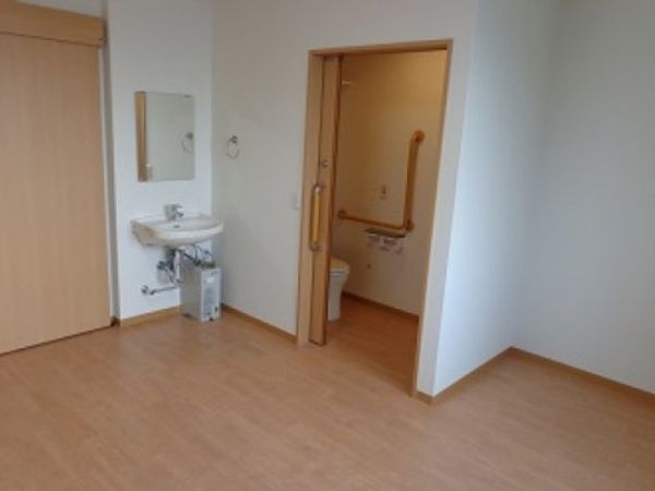 シンプルな居室の一角