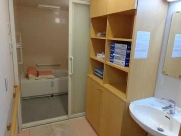 清潔なトイレ付居室
