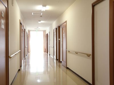 明るく清潔な廊下