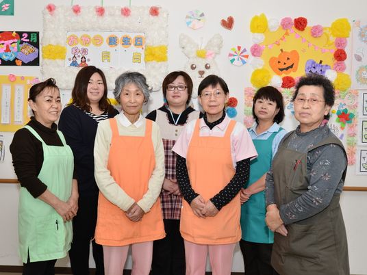 スタッフの集合写真