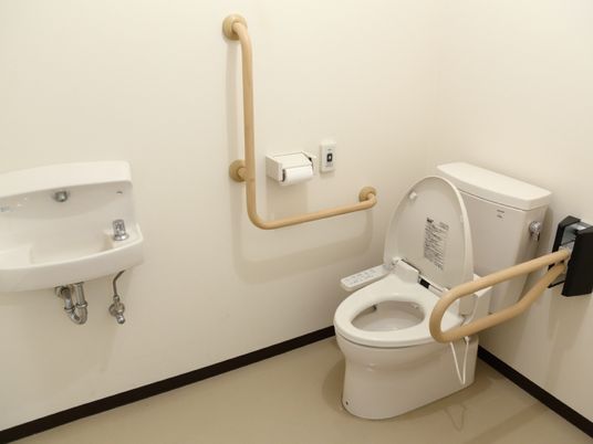 バリアフリー設計のトイレ