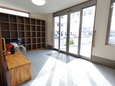 明るいエントランススペース