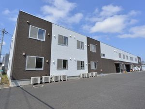 広々としたモダンな外観