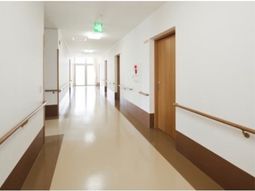 明るく広い通路