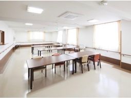 明るい食堂の様子