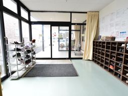 エントランスの明るい様子