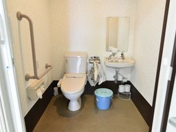 バリアフリーのトイレ空間
