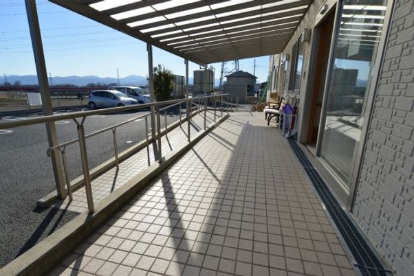 車いすでも安全なアプローチエリア