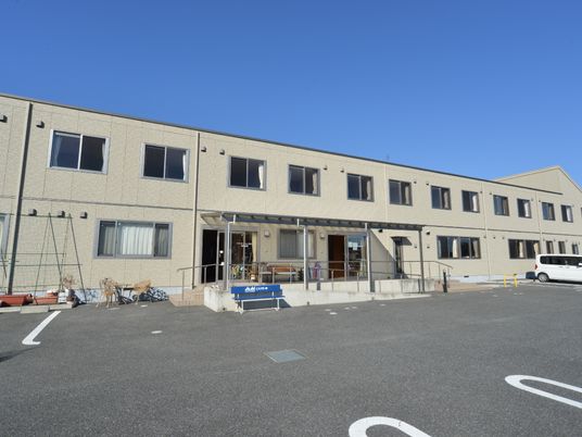 広々とした建物の外観