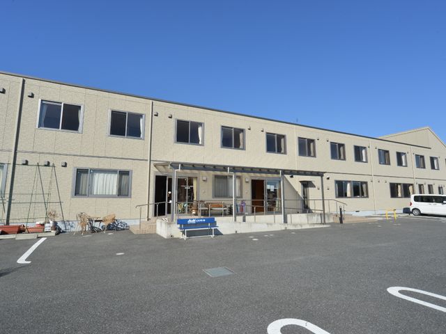 広々とした建物の外観