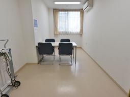 シンプルな会議室風景
