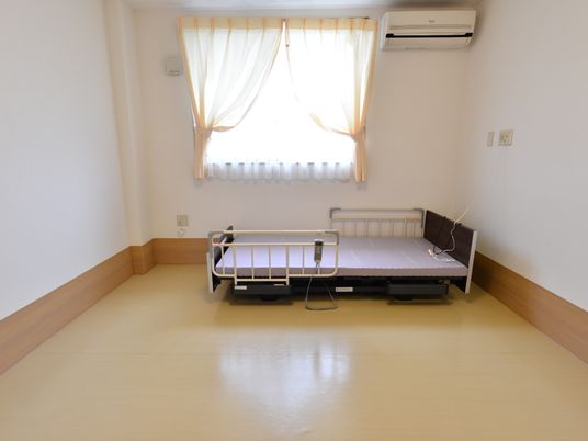 明るい居室の一角