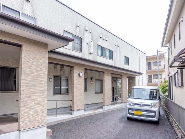 清潔感のある外観 外観 清潔で落ち着いた雰囲気のエントランスがお迎えします。アクセスも便利な立地です。