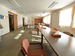 日差しが差し込む多目的室