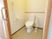 手すり付きのトイレ空間