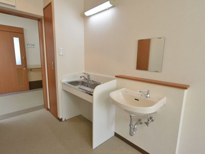 洗面台とキッチンの一角