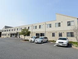 広々とした外観の建物